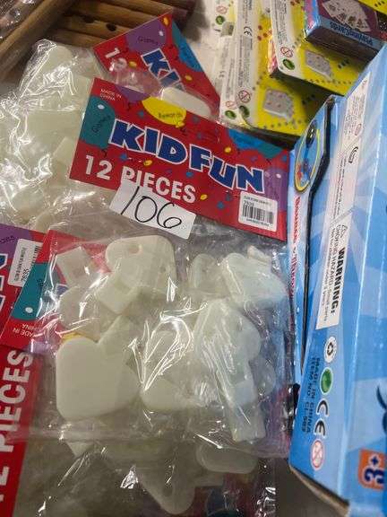 KID FUN 12PCS GLOW IN THE DARK WHISTLE PACK