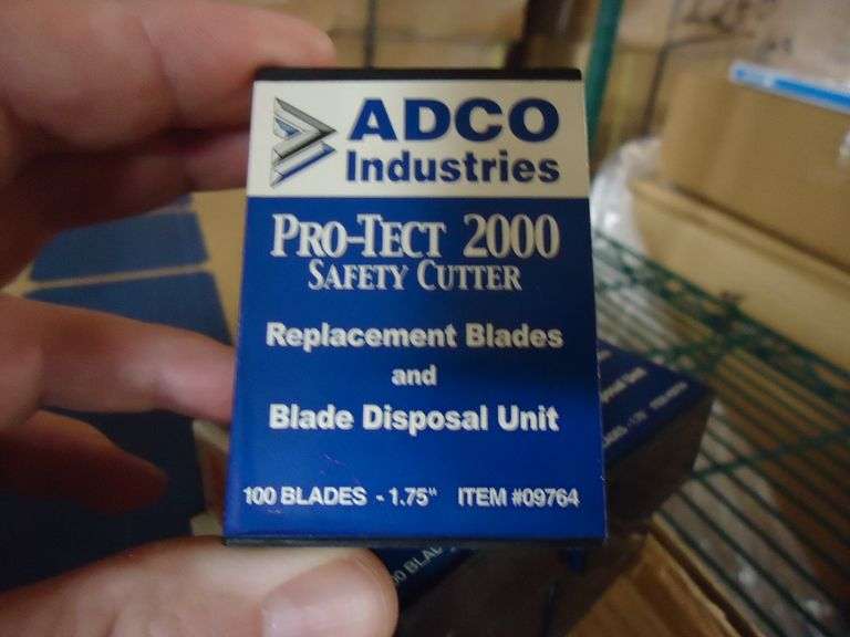 NEW! PRO-TECT 2000 BOX CUTTER REPLACEMENT BLADES. 100-COUNT