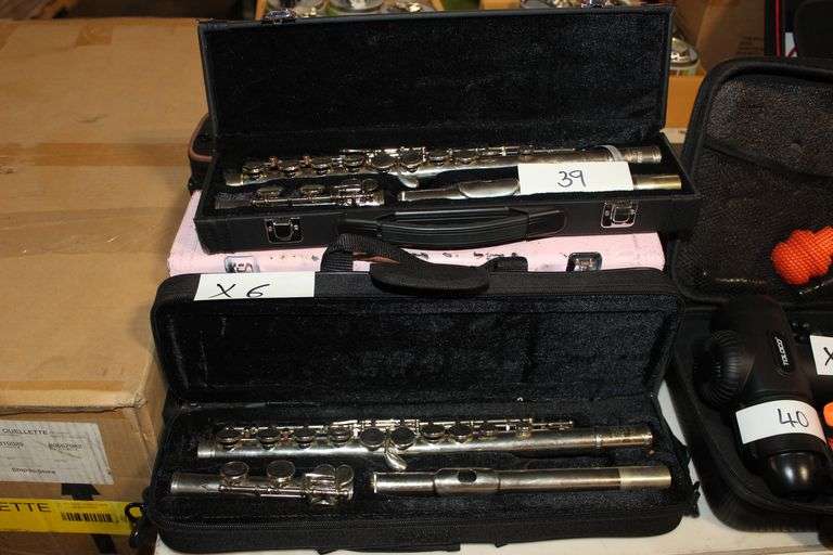 Flutes In Cases Including Carolina Winds, Glory Gfl-130