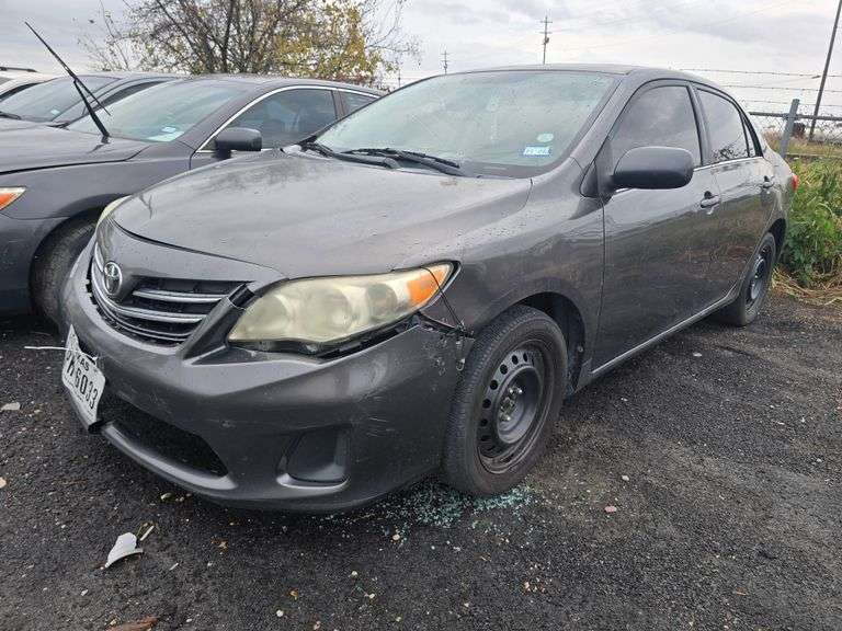 2013 TOYOTA COROLLA HAS KEY HAS TITLE