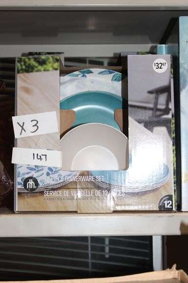 Brand new HomeTrends 12-piece dinnerware set with 4 dinner plates, 4 salad plates and 4 bowls, retails at $33 each