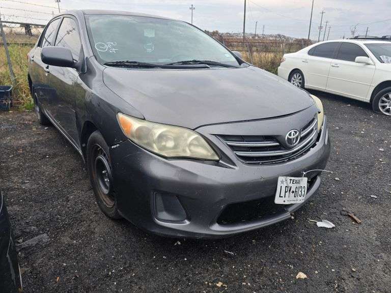 2013 TOYOTA COROLLA HAS KEY HAS TITLE