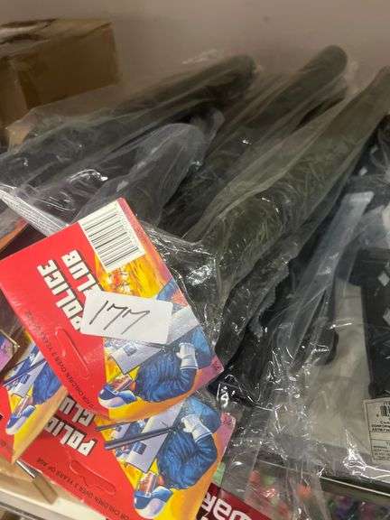 POLICE CLUB PLASTIC TOY APROX 20"L