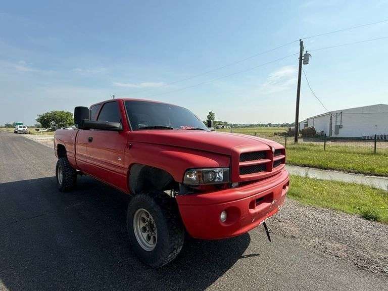 2002 DODGE RAM HAS KEY HAS TITLE RUNS