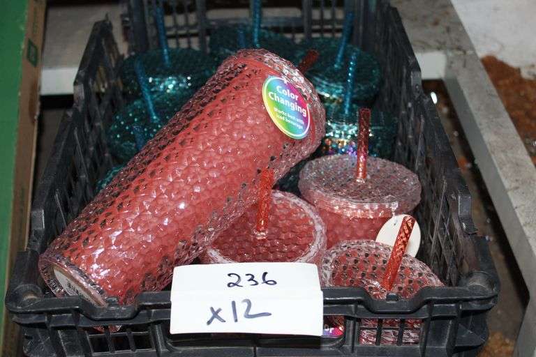 Brand new Mainstays 26 oz tritan plastic glossy tumbler, comes with both cup, straw and lid