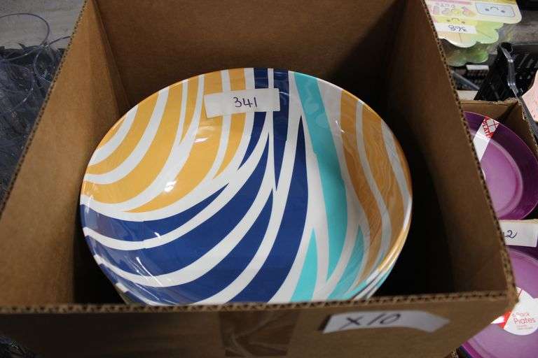 Brand new Hometrends Large Serving Bowl
