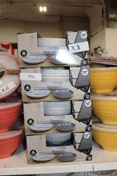 Brand new HomeTrends 12-piece dinnerware set with 4 dinner plates, 4 salad plates and 4 bowls, retails at $33 each