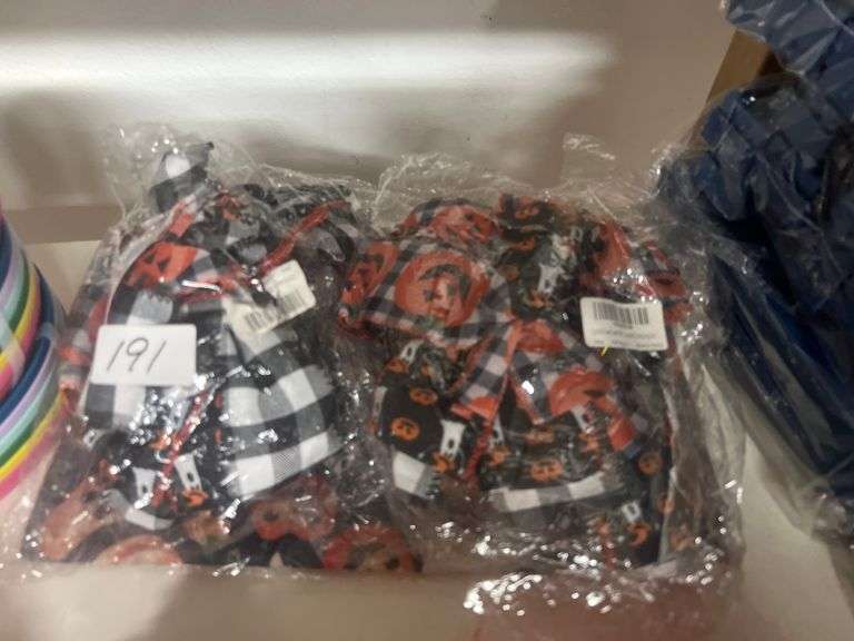 HALLOWEEN DÉCOR INCLUDING (4) LARGE DECORATIVE RIBBONS, AND (1) TABLE COVER