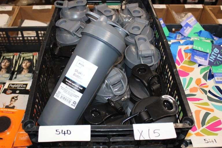 Assorted brand new mainstays shaker bottles in 34 oz and 32 oz