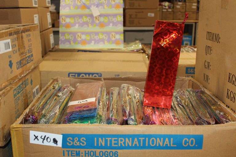 Assorted brand new gift bags for wine bottles, lot sold per dozen pack