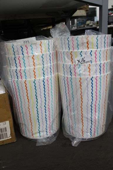 Brand new Everyday Living 4 Gallon Trash Cans, Colored themed