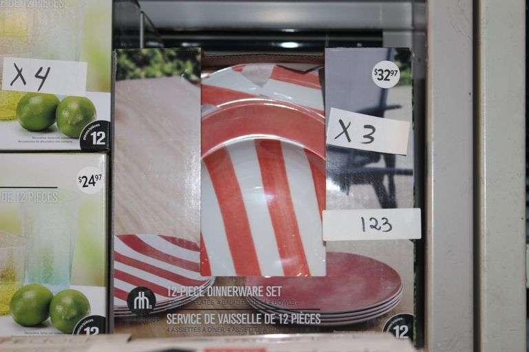 Brand new HomeTrends 12-piece dinnerware set with 4 dinner plates, 4 salad plates and 4 bowls, retails at $33 each