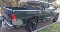 2001 DODGE DAKOTA HAS KEY HAS TITLE RUNS&DRIVES