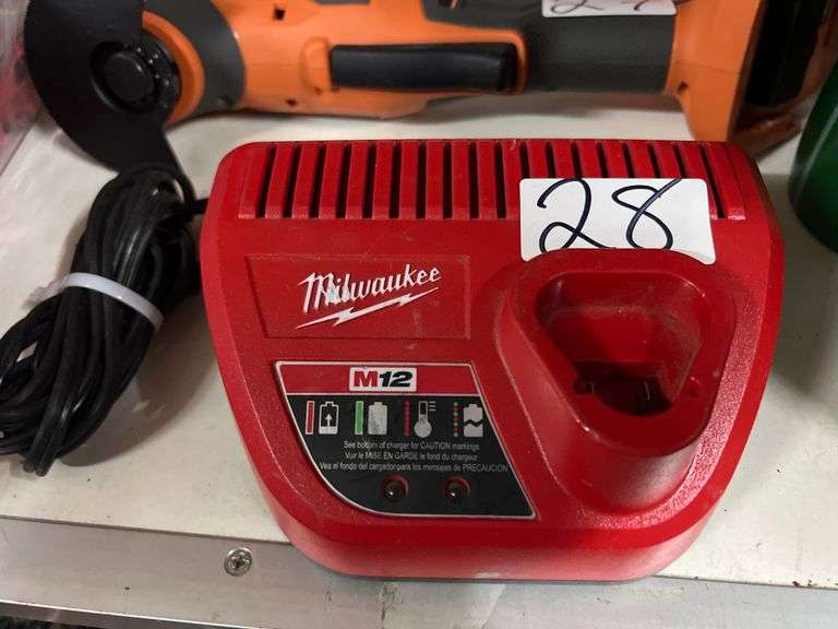 MILWAUKEE M12 BATTERY CHARGER 48-59-2401 IN WORKING CONDITION