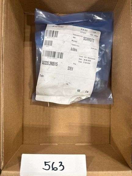 Industrial screw - 1 lot, lot contains about 60 screws