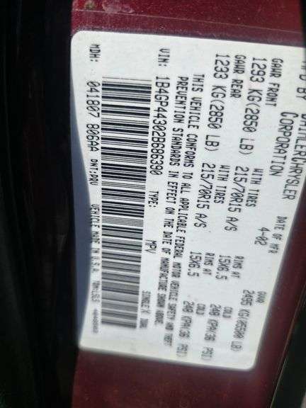 2002 DODGE CARAVAN VIN# 1B4GP44302B686390 HAS KEY HAS TITLE RUNS AN DRIVES