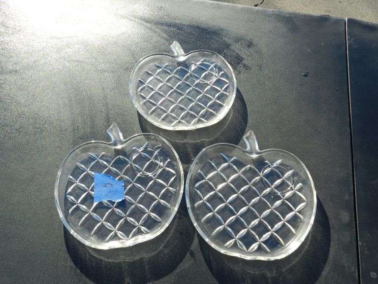 APPLE SHAPED GLASS DISH