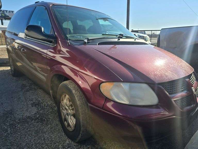 2002 DODGE CARAVAN VIN# 1B4GP44302B686390 HAS KEY HAS TITLE RUNS AN DRIVES