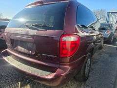 2002 DODGE CARAVAN VIN# 1B4GP44302B686390 HAS KEY HAS TITLE RUNS AN DRIVES