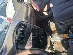 2002 DODGE CARAVAN VIN# 1B4GP44302B686390 HAS KEY HAS TITLE RUNS AN DRIVES