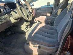 2002 DODGE CARAVAN VIN# 1B4GP44302B686390 HAS KEY HAS TITLE RUNS AN DRIVES