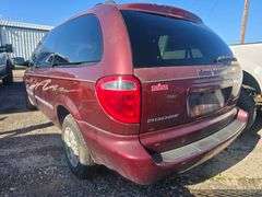 2002 DODGE CARAVAN VIN# 1B4GP44302B686390 HAS KEY HAS TITLE RUNS AN DRIVES