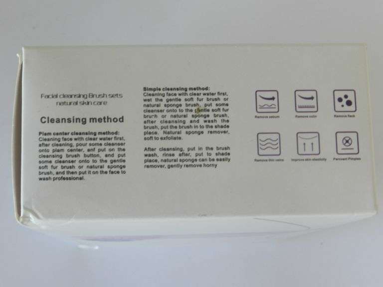 Facial cleansing brush