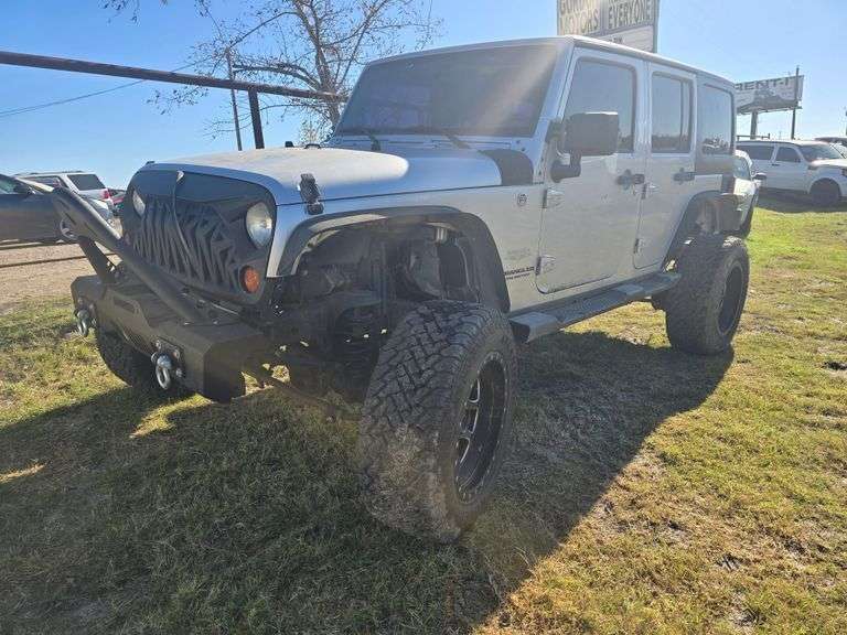 2010 JEEP WRANGLER VIN# 1J4BA5H18AL105895 HAS KEY HAS REBUILT TITLE RUNS AN DRIVES GREAT CUSTOM BUMPER CUSTOM 5 TIRES AN WHEELS 4X4 LIFTED THESE JEEPS ARE NOT CHEAP