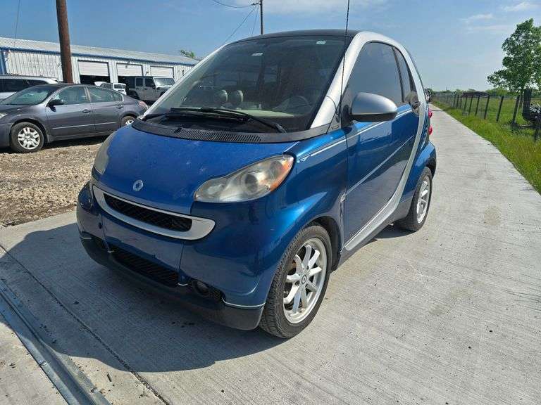 2009 SMART FOR2 VIN# WMEEJ31X39K246608 HAS KEY HAS TITLE RUNS AN DRIVES ONLY HAS 70K MILES