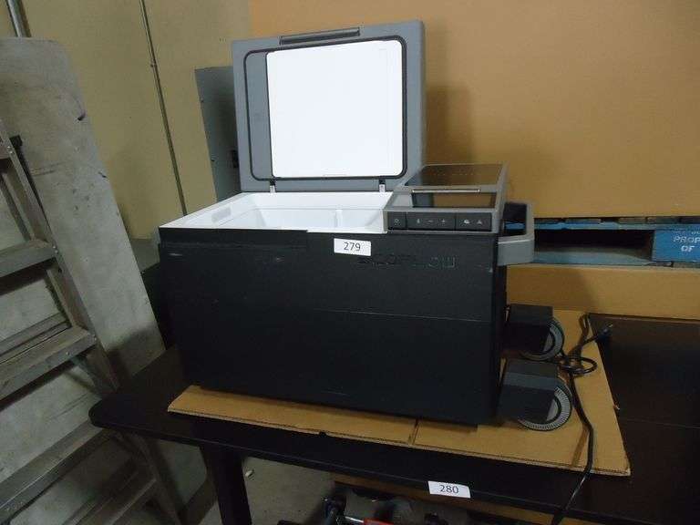 ECOFLOW CUBE ELECTRIC ICE CHEST ONLY. NO CORD OR BATTERY