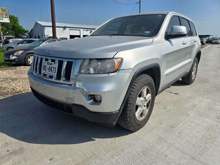 2013 JEEP GRAND CHEROKEE VIN# 1C4RJEAG3DC574058 HAS KEY HAS TITLE RUNS AN DRIVES HAS COLD AC AT TIME