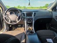 2011 HYUNDIA SONATA VIN# 5NPEC4AC1BH204938 HAS KEY HAS TITLE RUNS AN DRIVES HAS SUNROOF COLD AC AT T