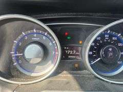 2011 HYUNDIA SONATA VIN# 5NPEC4AC1BH204938 HAS KEY HAS TITLE RUNS AN DRIVES HAS SUNROOF COLD AC AT T