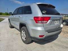 2013 JEEP GRAND CHEROKEE VIN# 1C4RJEAG3DC574058 HAS KEY HAS TITLE RUNS AN DRIVES HAS COLD AC AT TIME