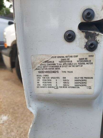 2002 Chevrolet Silverado VIN# 1GCEC14V02Z246215 HAS KEY HAS TITLE RUNS AN DRIVES SEE DESCRIPTION