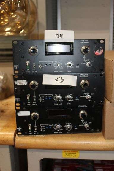 Mks Type 250 Controller 250B-1-D W/ Power Cable.

 --All items are sold “AS IS, WHERE IS,” with no guarantees regarding condition or authenticity. Unless specified as BRAND NEW, then the condition of the item is unknown.