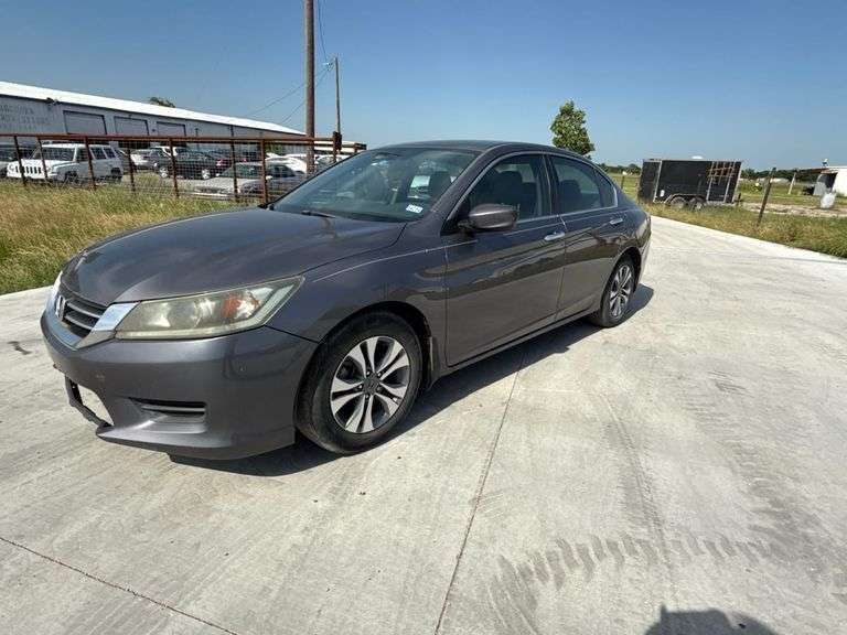 2015 HONDA ACCORD VIN# HAS KEY HAS TITLE RUNS AN DRIVES SEE DESCRIPTION