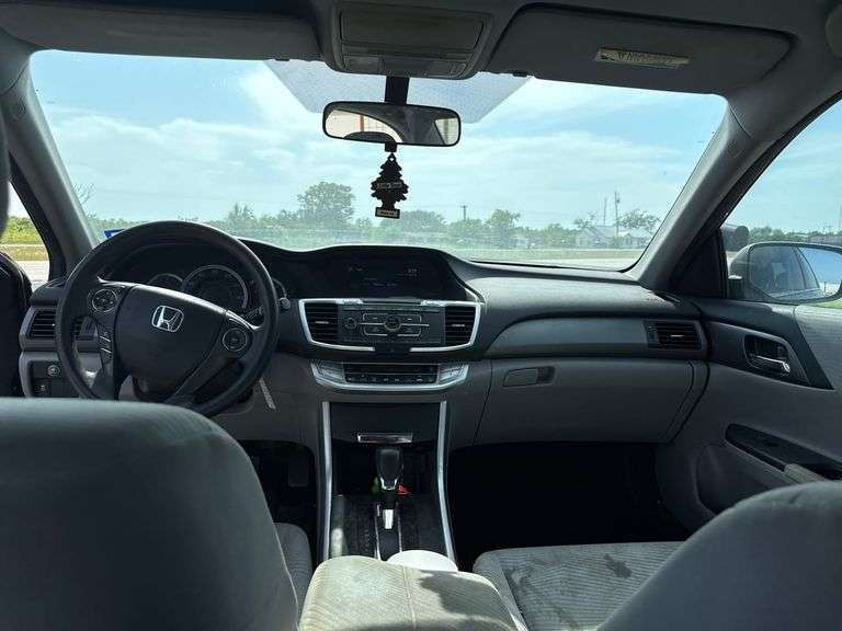 2015 HONDA ACCORD VIN# HAS KEY HAS TITLE RUNS AN DRIVES SEE DESCRIPTION