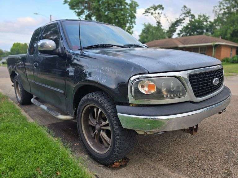 2002 FORD F150 VIN# 1FTRX17W72NA60303 HAS KEY HAS TITLE RUNS AN DRIVES SEE DESCRIPTION