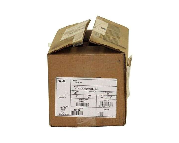 NEW - Cooper VA1015-AP Linear Arm for Round Pole Gray