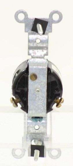 NEW - Leviton 4560 Single Receptacle 15A, 250V, NEMA