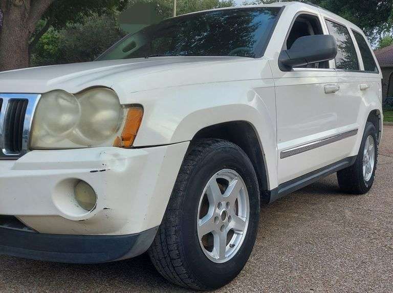 2005 Jeep Grand Cherokee VIN# 1J4HS58N55C700695 HAS KEY HAS TITLE RUNS AN DRIVES SEE DESCRIPTION