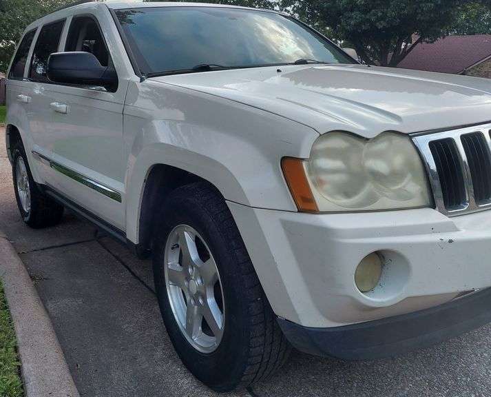 2005 Jeep Grand Cherokee VIN# 1J4HS58N55C700695 HAS KEY HAS TITLE RUNS AN DRIVES SEE DESCRIPTION