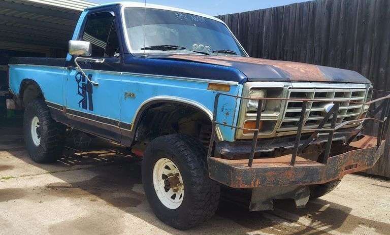 1983 FORD F150 4X4 VIN# HAS KEY BILL OF SALE SEE RUNS AN DRIVES DESCRIPTION