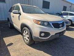 2011 KIA SORENTO VIN# 5XYKTDA12BG022920 HAS KEY HAS TITLE SEE DESCRIPTION