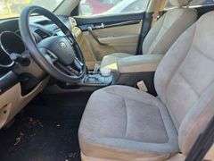 2011 KIA SORENTO VIN# 5XYKTDA12BG022920 HAS KEY HAS TITLE SEE DESCRIPTION