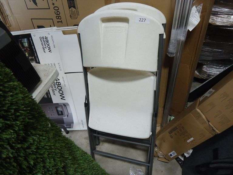 FOLDING CHAIR