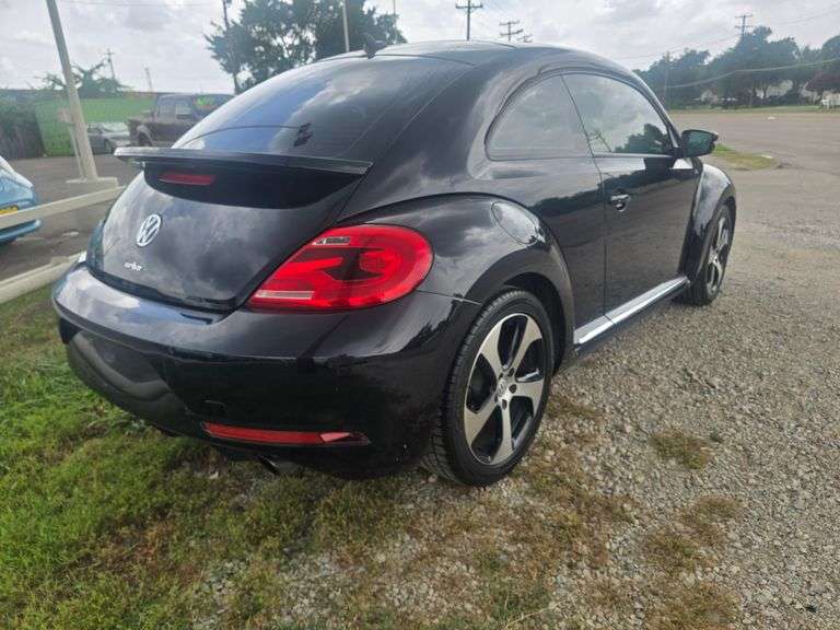 2014 VW BETTLE RLINE VIN# 3VWVS7AT1EM633187 HAS KEY HAS TITLE RUNS AN DRIVES SEE DESCRIPTION