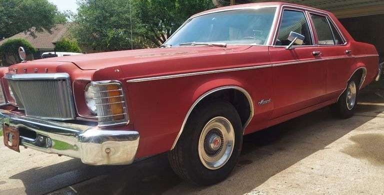 1976 MERCURY MONARCH VIN# 6W34F563171 HAS KEY HAS TITLE RUNS AN DRIVES SEE DESCRIPTION