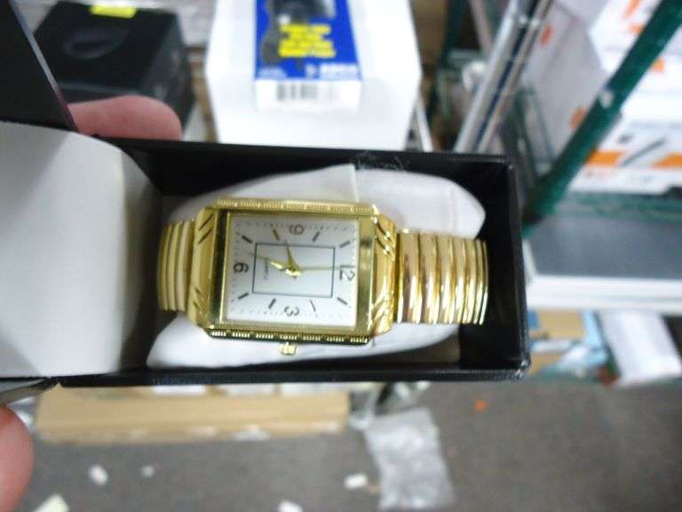 NEW! GOLD TONE WATCH